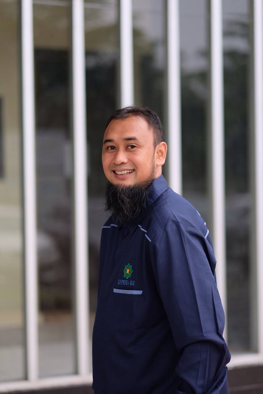 �UI/UX Design: Membangun Pengalaman Pengguna yang Efektif dan Human-Centered�
